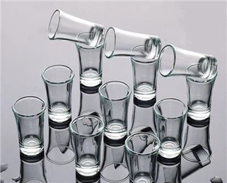 ספל זכוכית קטן בהיר